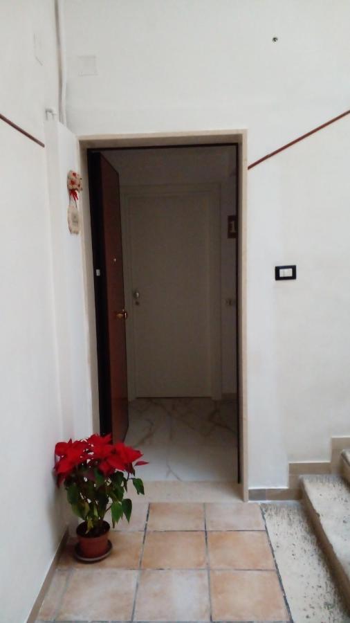 Отель La Rosa Rossa Бари Экстерьер фото